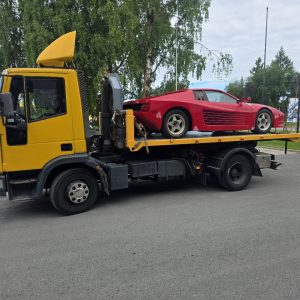 Vedame punast autot 